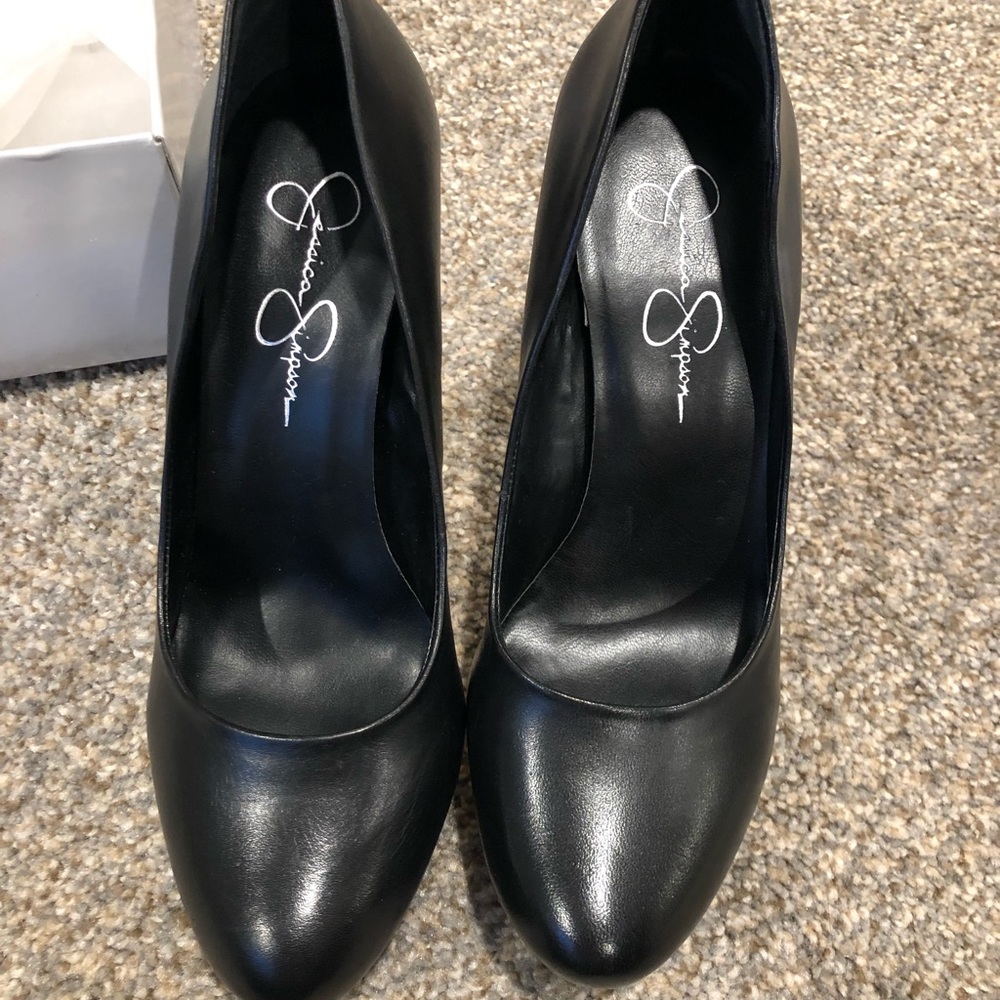 Jessica Simpson pumps
